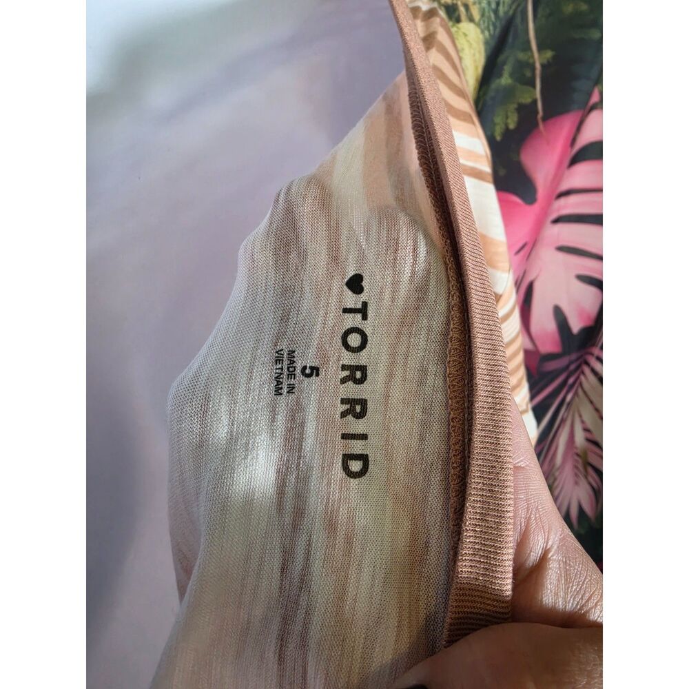 Torrid size 5 - Picture 2 of 3